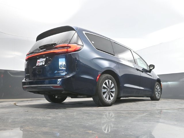 Used 2024 Chrysler Pacifica Limited FWD image 44