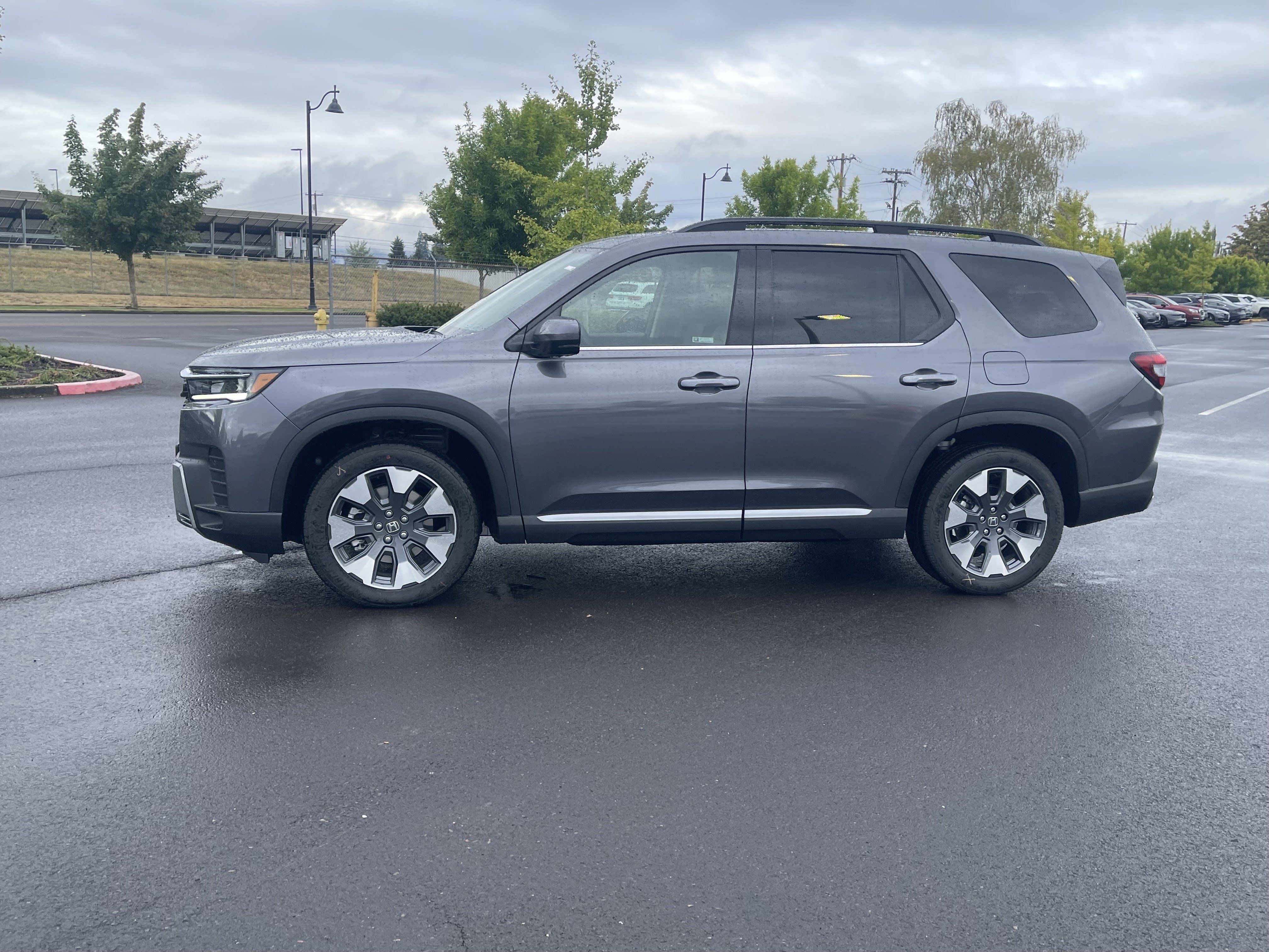 New 2026 Honda Pilot Touring image 2