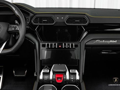 Used 2024 Lamborghini Urus S image 36