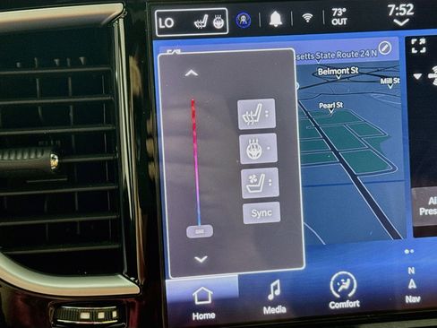 Used 2023 Chrysler Pacifica Pinnacle FWD image 5