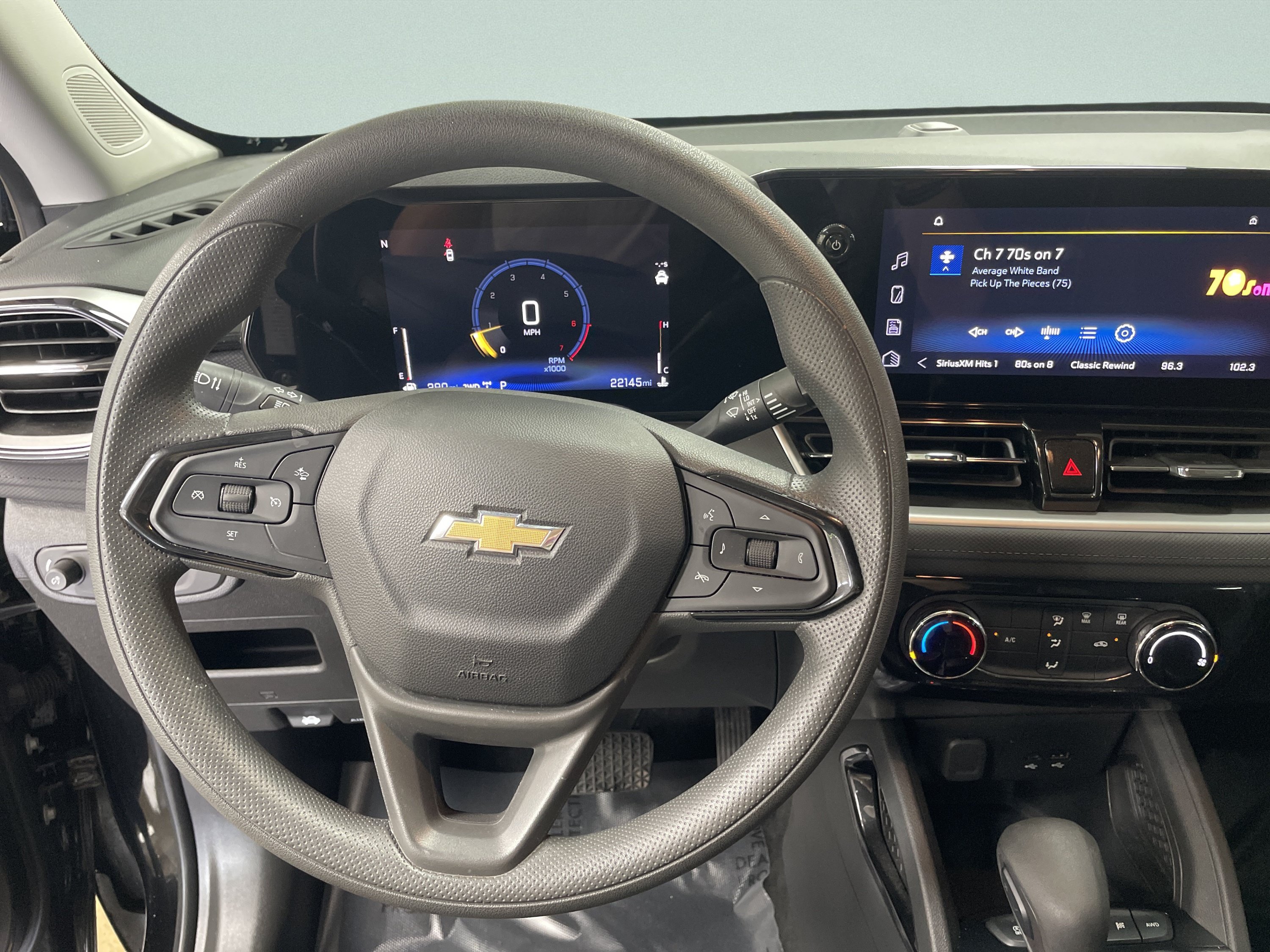 Used 2025 Chevrolet TrailBlazer LT AWD/4WD image 16