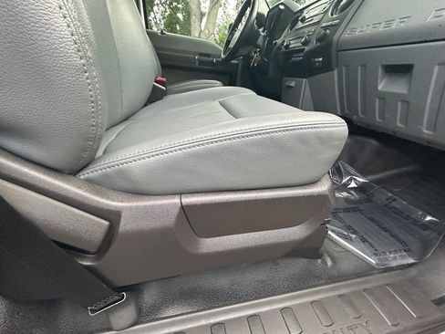 Used 2016 Ford F550 2WD Regular Cab Super Duty image 19