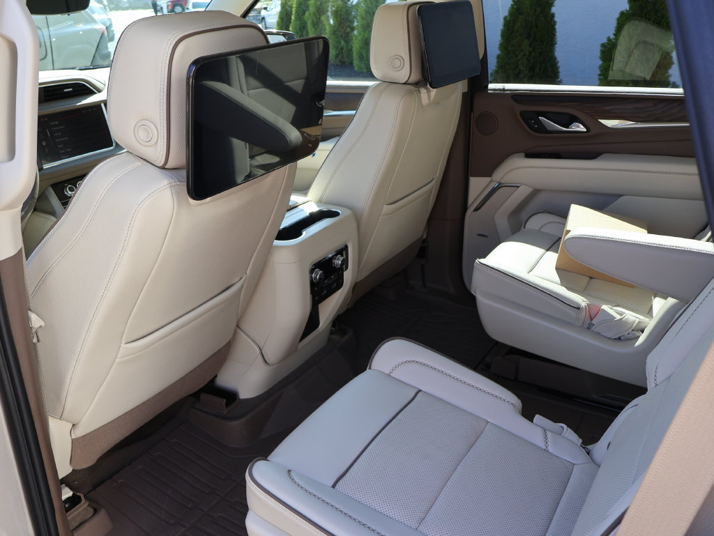 Certified 2023 GMC Yukon Denali w/ Denali Reserve Package AWD/4WD image 13