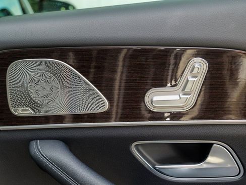 Used 2025 Mercedes-Benz GLS 450 4MATIC image 29