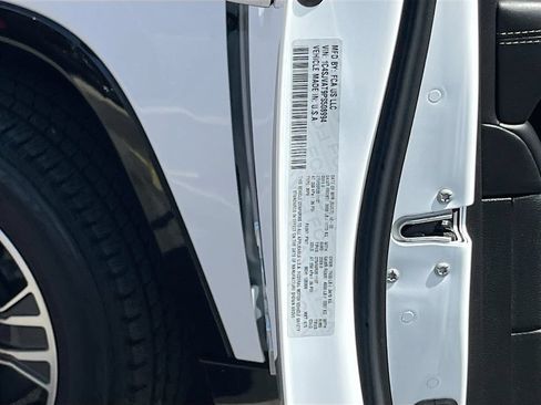 Certified 2023 Jeep Wagoneer 4WD w/ Premium Group I image 34