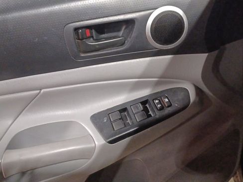 Used 2015 Toyota Tacoma Base image 5