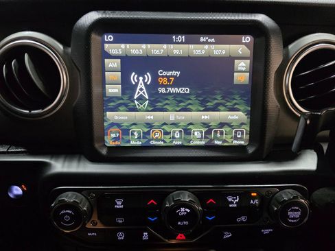 Used 2019 Jeep Wrangler Unlimited Sahara w/ Uconnect 4C Nav & Sound Group AWD/4WD image 30