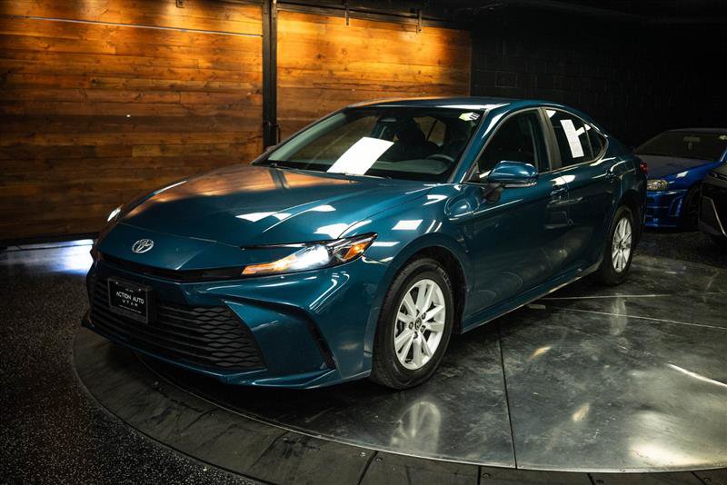 Used 2025 Toyota Camry LE FWD image 2