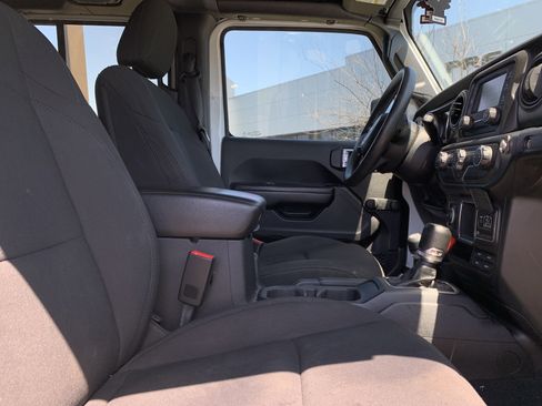 Used 2018 Jeep Wrangler Unlimited Sport AWD/4WD image 35