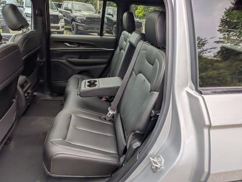 New 2026 Jeep Grand Cherokee Limited AWD/4WD image 13