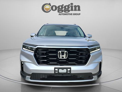 Used 2025 Honda Pilot Touring image 7