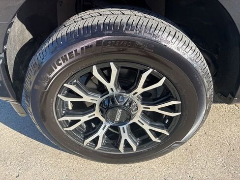 Used 2021 Ford F150 Platinum w/ Equipment Group 701A High AWD/4WD image 17
