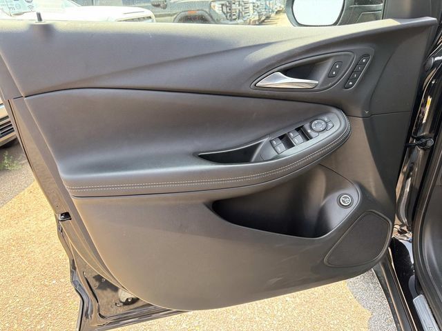 Used 2023 Buick Encore GX Essence w/ Experience Buick Package FWD image 25