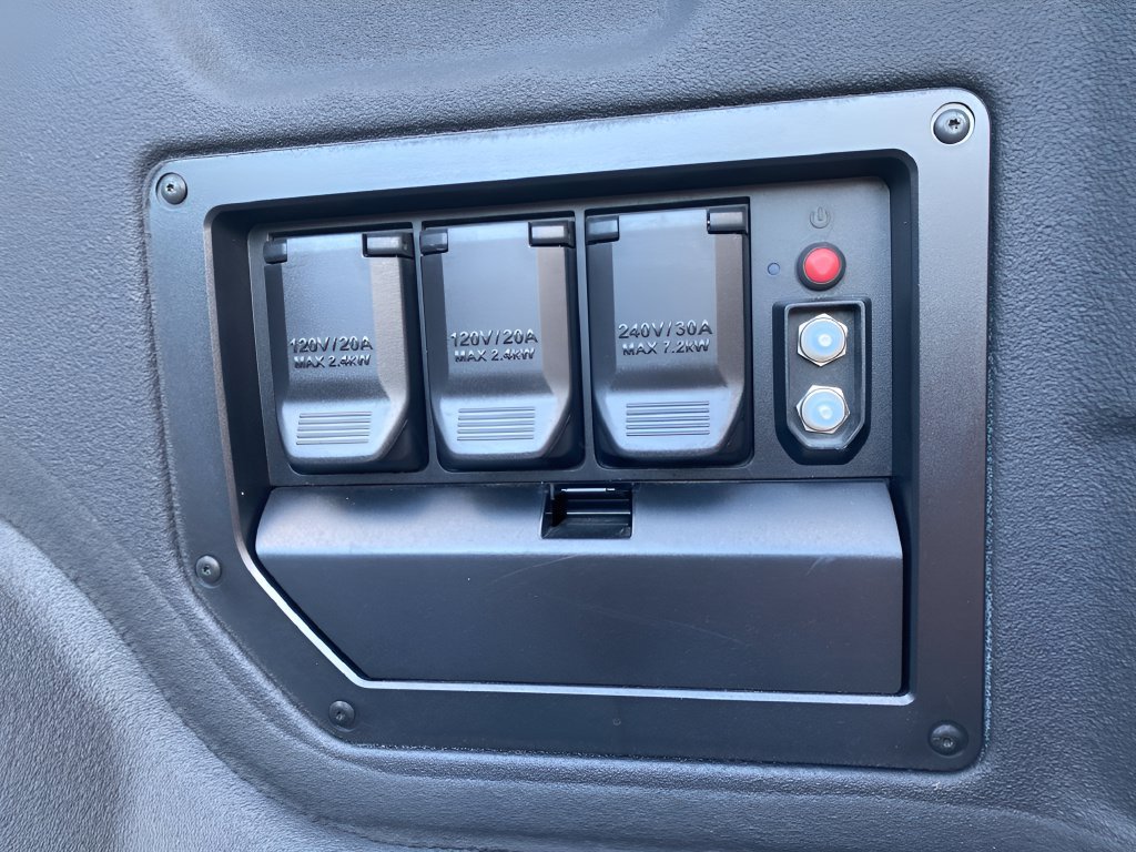 Used 2025 GMC Sierra EV Denali AWD/4WD image 33