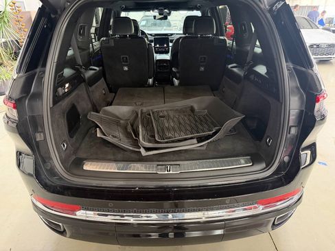 Used 2021 Jeep Grand Cherokee L Overland w/ Luxury Tech Group IV AWD/4WD image 9
