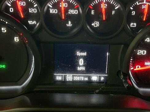 Used 2020 Chevrolet Silverado 1500 Custom w/ Custom Value Package image 12