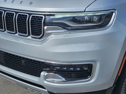 Used 2024 Jeep Wagoneer L Series II w/ Flexible Seating Group RWD image 9