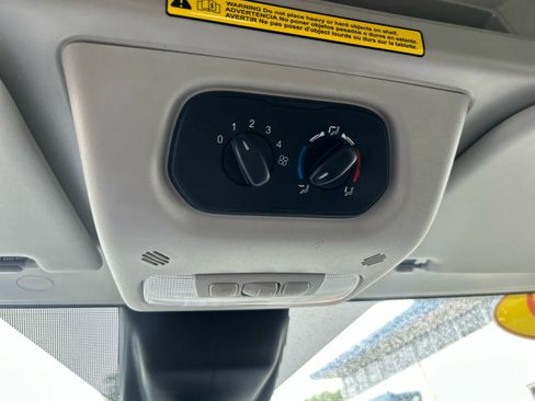 Used 2019 Ford Transit 150 XLT RWD image 21