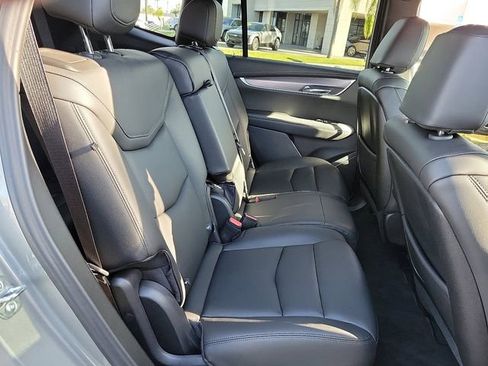 Used 2025 Cadillac XT6 Luxury image 21