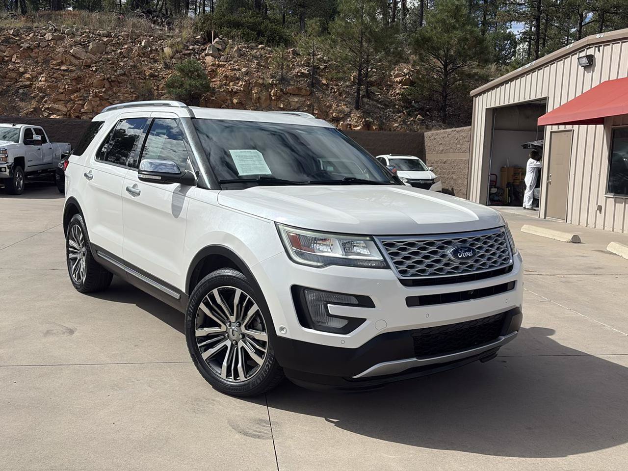 Used 2017 Ford Explorer Platinum AWD/4WD image 2