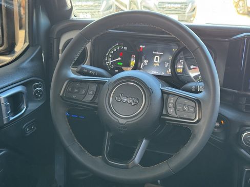 Used 2024 Jeep Wrangler Unlimited w/ Convenience Group AWD/4WD image 26