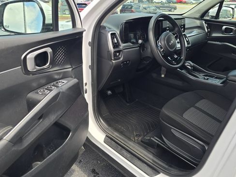 Used 2023 Kia Sorento LX AWD/4WD image 9