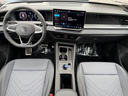 New 2026 Volkswagen Tiguan SE R-Line image 21