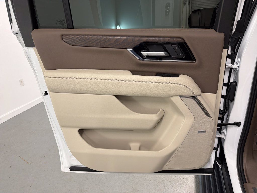 Used 2026 GMC Yukon XL Denali w/ Sun & Power Step Package RWD image 9
