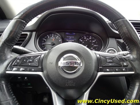 Used 2018 Nissan Rogue SV w/ Sun & Sound Touring Package AWD/4WD image 20