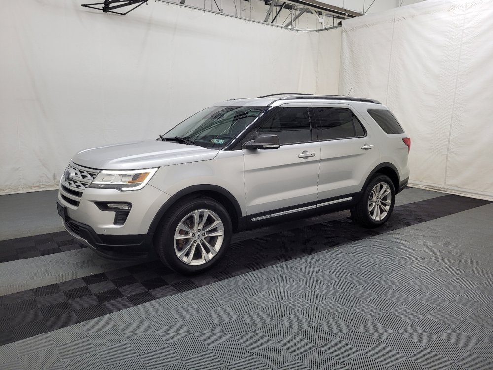 Used 2019 Ford Explorer XLT w/ Equipment Group 202A AWD/4WD image 2