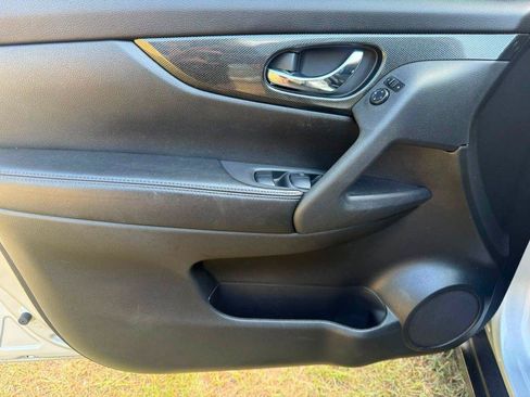 Used 2016 Nissan Rogue SL FWD image 25