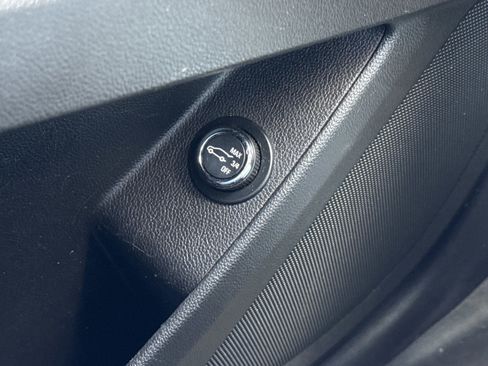 Used 2019 Chevrolet Traverse LT image 18