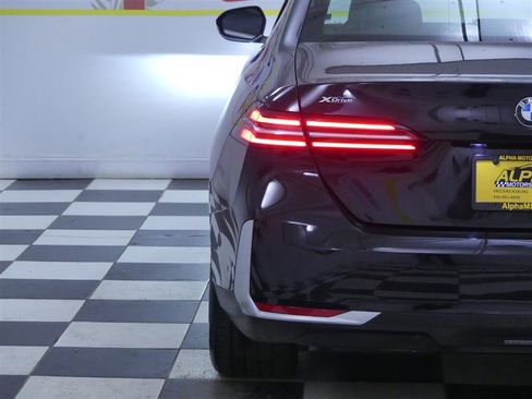 Used 2025 BMW 530i xDrive w/ Premium Package image 40