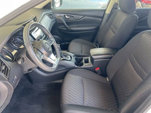 Used 2017 Nissan Rogue SV AWD/4WD image 4