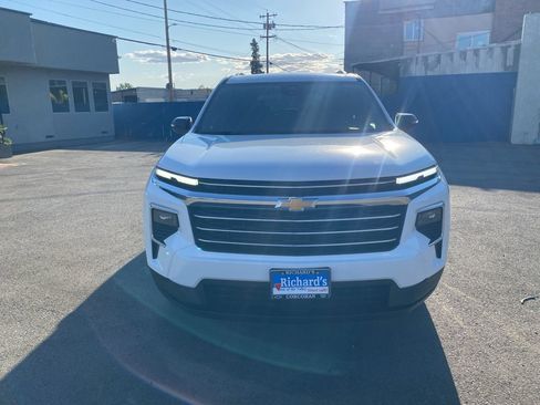 Used 2025 Chevrolet Traverse LT image 13