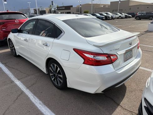 Used 2016 Nissan Altima 2.5 SV FWD image 8