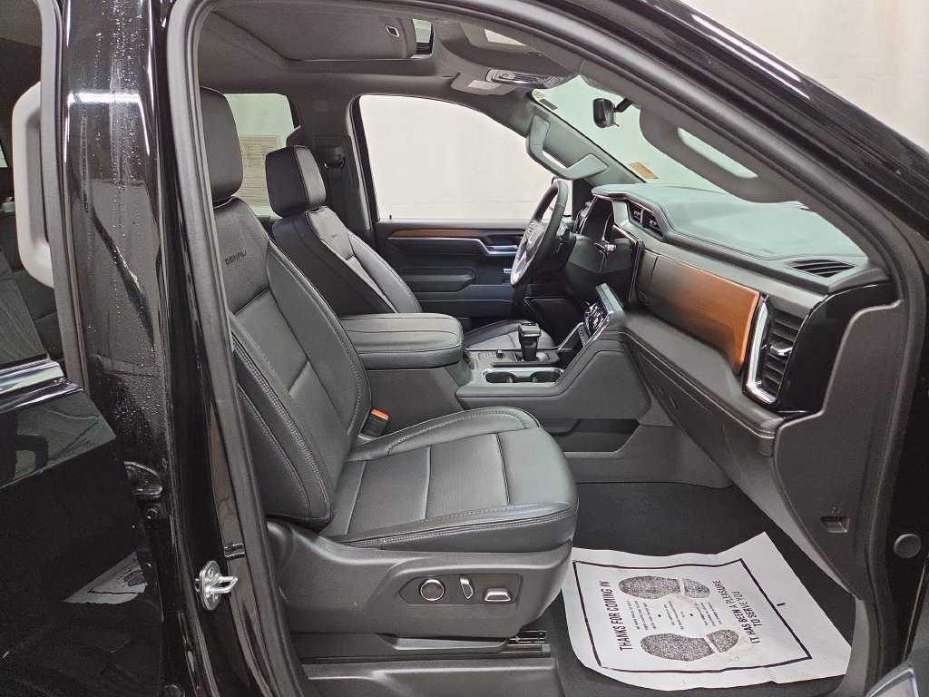 Used 2025 GMC Sierra 1500 Denali w/ Denali Reserve Package AWD/4WD image 11