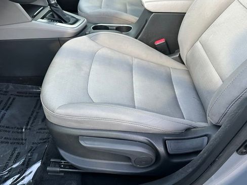 Used 2017 Hyundai Elantra SE image 25