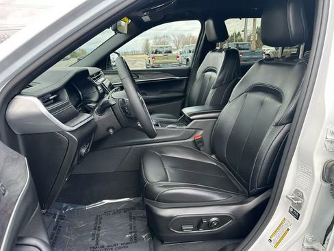 Used 2024 Jeep Grand Cherokee L Limited w/ Luxury Tech Group II AWD/4WD image 8