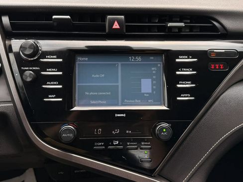 Used 2020 Toyota Camry SE FWD image 15