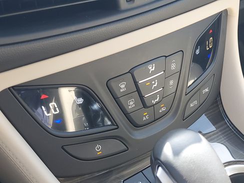 Used 2020 Buick Envision Essence AWD/4WD image 29