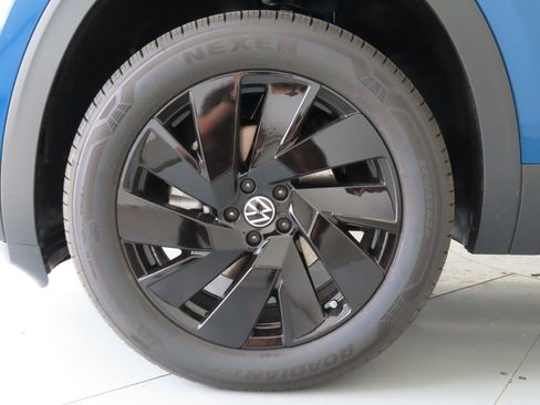 Used 2025 Volkswagen Atlas SE FWD image 28