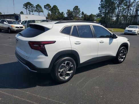 Used 2024 Chevrolet Trax LT w/ Driver Confidence Package image 6