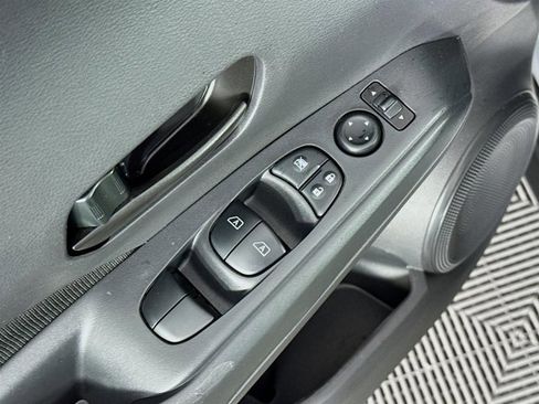 Certified 2025 Nissan Kicks Play S image 19