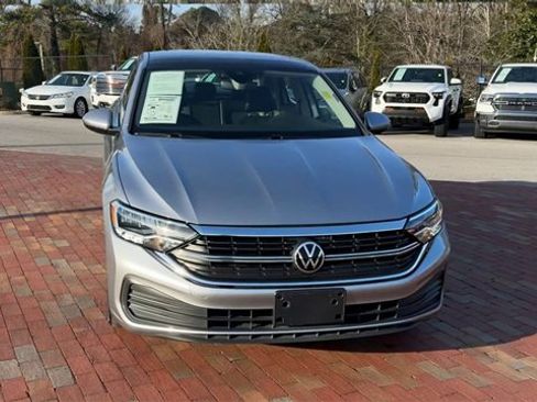 Used 2022 Volkswagen Jetta SE image 6