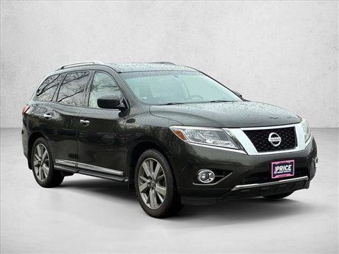 Used 2016 Nissan Pathfinder Platinum w/ Cargo Package image 3