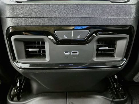 Used 2023 GMC Sierra 1500 AT4 w/ AT4 Premium Package AWD/4WD image 12