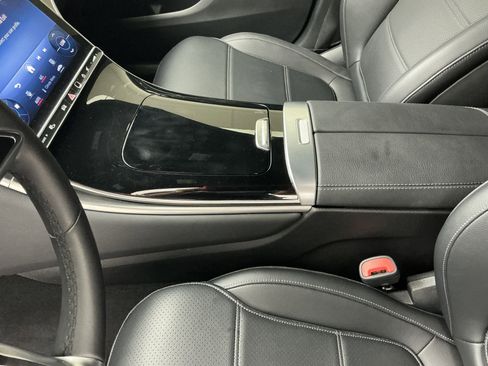 Used 2024 Mercedes-Benz GLC 300 4MATIC image 13