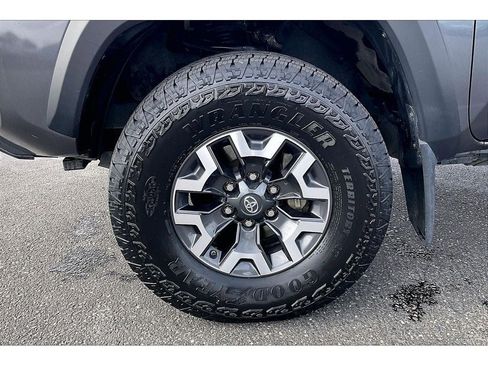 Used 2021 Toyota Tacoma TRD Off-Road image 10