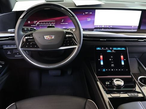 Certified 2025 Cadillac Escalade Premium Luxury AWD/4WD image 15
